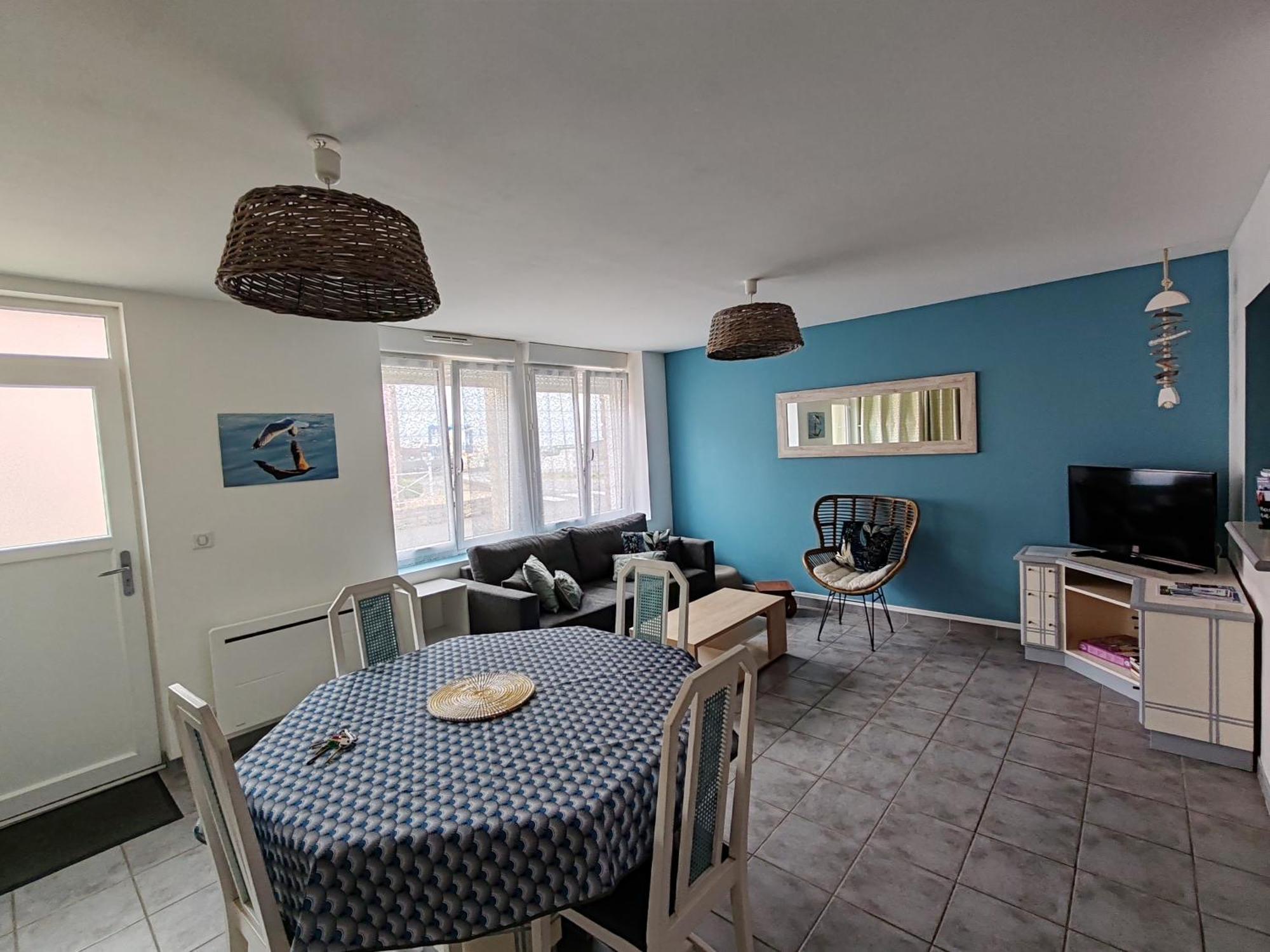 La Maison Rouge Apartment *