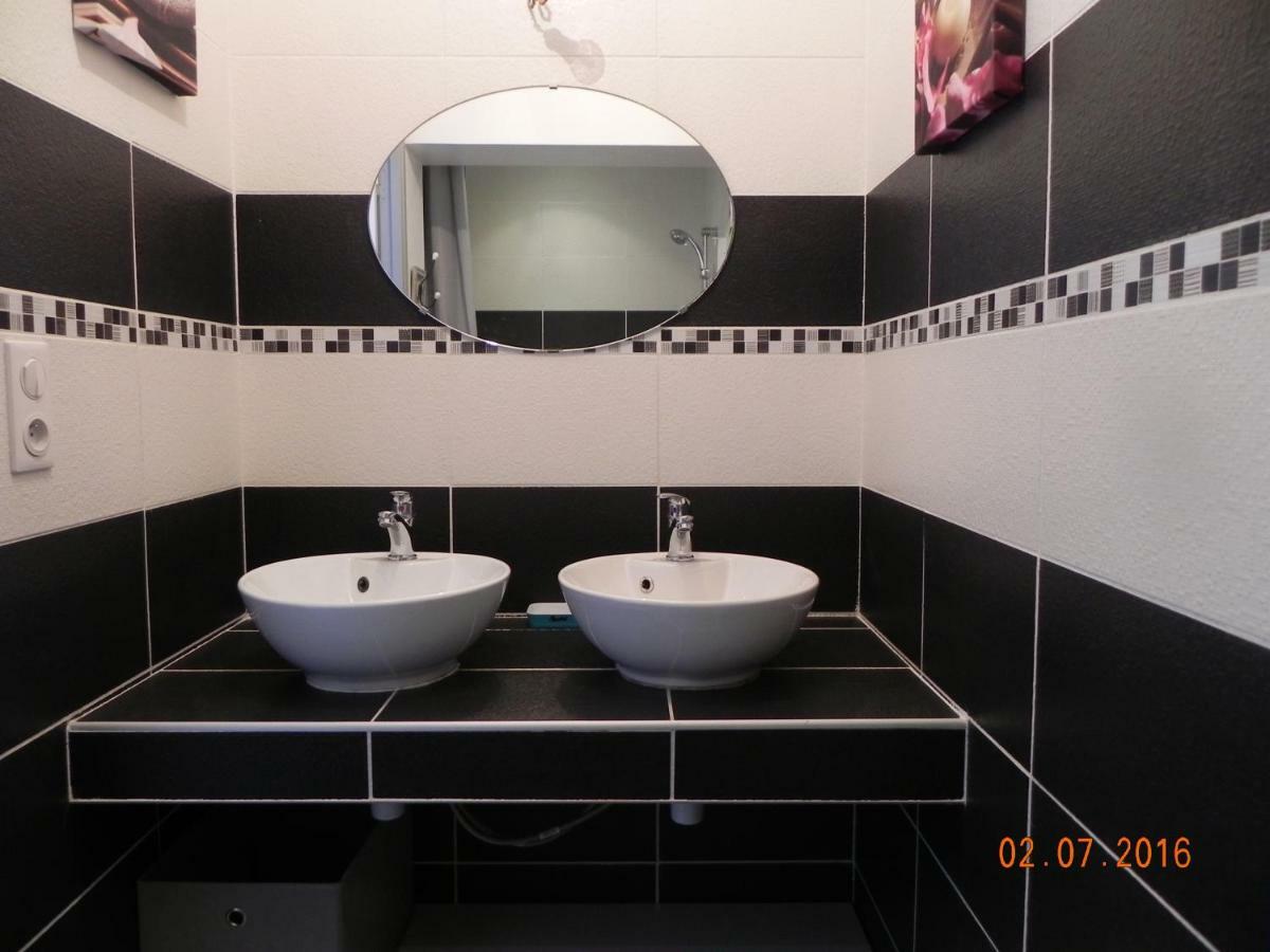 La Maison Rouge Apartment *